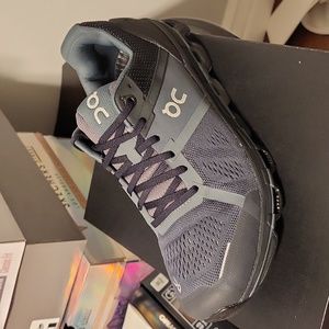 on cloudace graphite/olive women's US medium